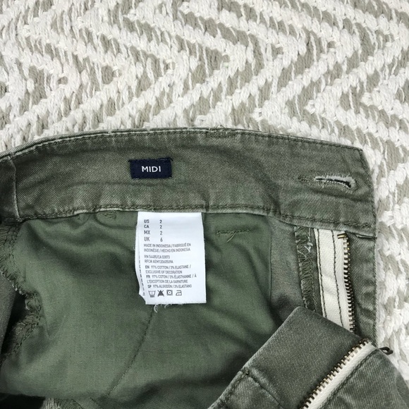 American Eagle Distressed Shorts - Picture 4 of 6